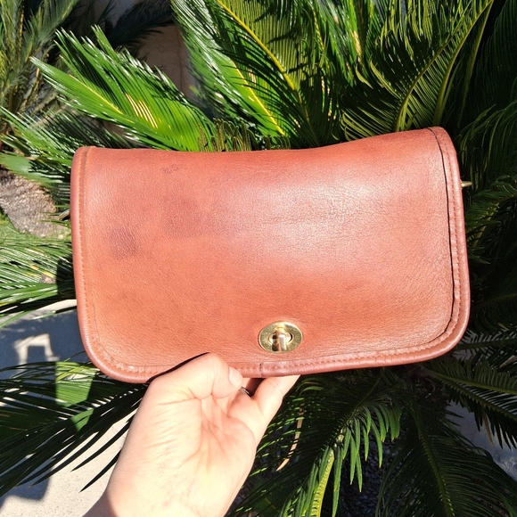 Vintage Coach Pocket Purse - Picture 1 of 16
